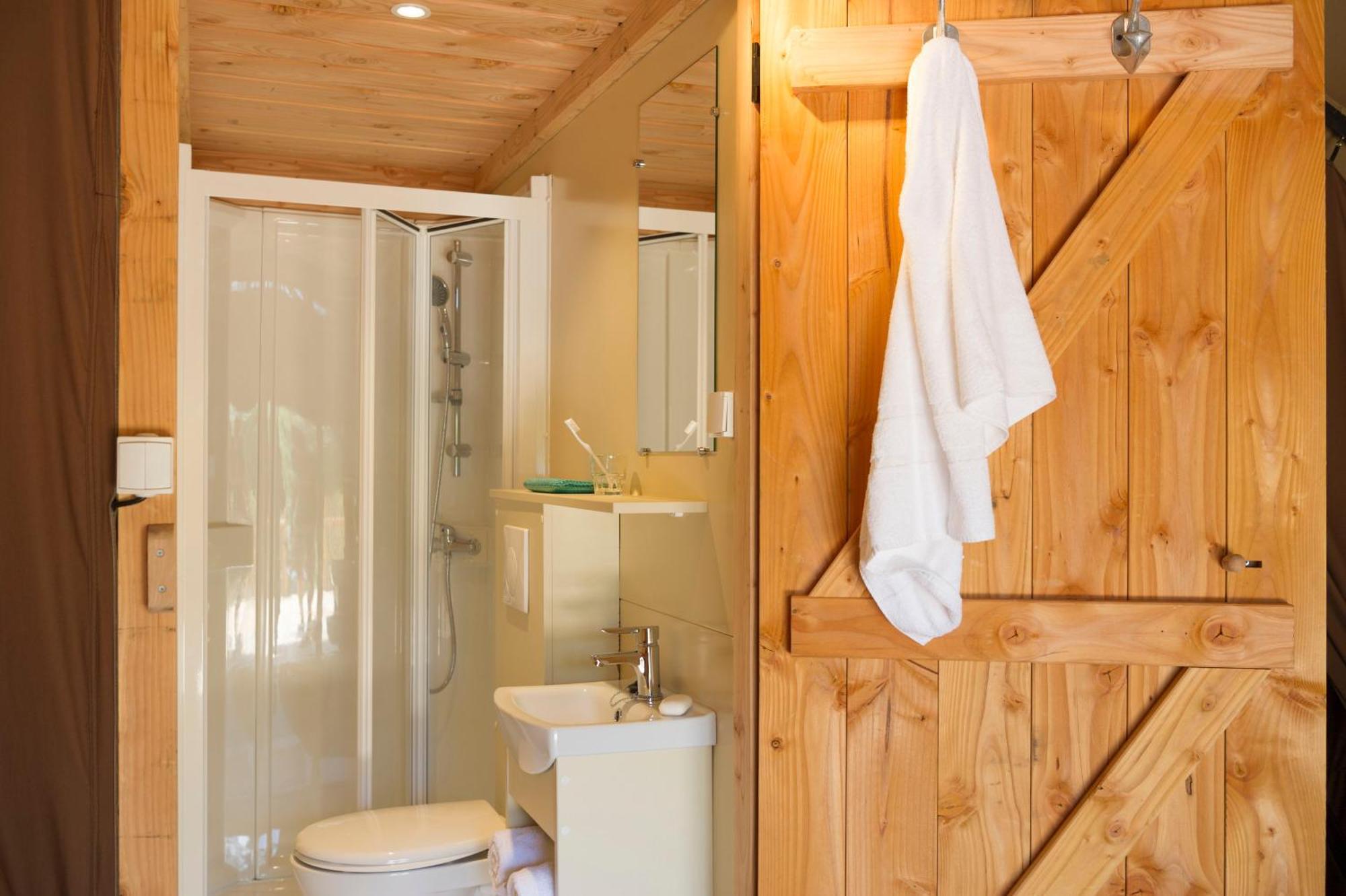 Huttopia Lac De Serre-Poncon Le Lautaret Room photo